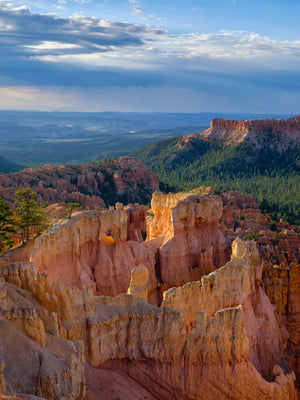 United States of America, Utah, Bryce Canyon National Park. Hoodoos dominate the landscape of the  Bryce Amphitheater in the Bryce Canyon National Park